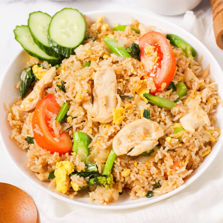 Thai-fried-rice-with-sliced-cucumbers-thumbnaill-photo